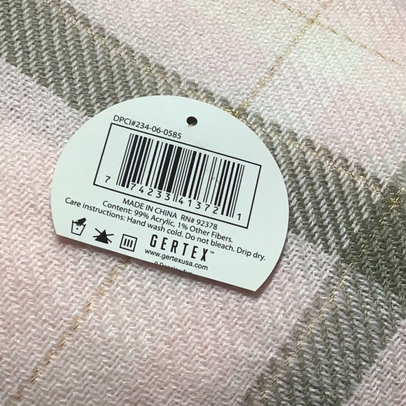 Gertex I count NWT - Ladies blanket scarf fringe ends - approx 50” x 50” - Picture 3 of 4